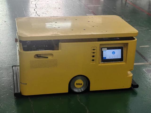 倉儲物流中的AGV大揭秘：不同類型的“搬運小能手”！