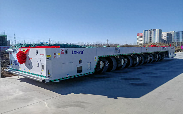 300噸全向室外重載無人駕駛AGV“創(chuàng)譽(yù)號”在天津發(fā)布