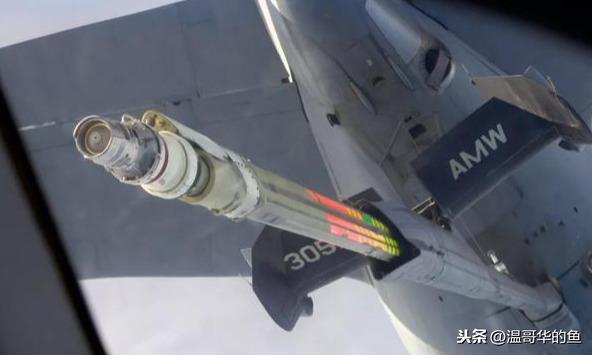 很多人好奇飛機(jī)在空中是怎么加油的，聊聊空中加油細(xì)節(jié)