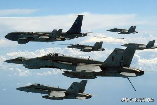 很多人好奇飛機(jī)在空中是怎么加油的，聊聊空中加油細(xì)節(jié)