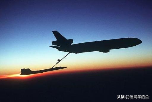 很多人好奇飛機(jī)在空中是怎么加油的，聊聊空中加油細(xì)節(jié)