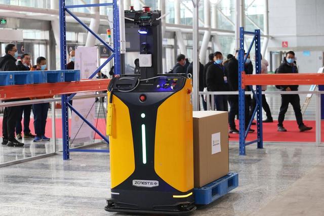 AGV與AMR：自動化物流中的兩大明星，有何不同？