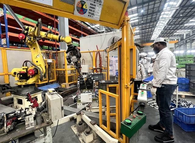 近距離體驗(yàn)中國(guó)智能制造！廣東機(jī)電職院組織來(lái)華留學(xué)生開展“感知中國(guó)”社會(huì)實(shí)踐