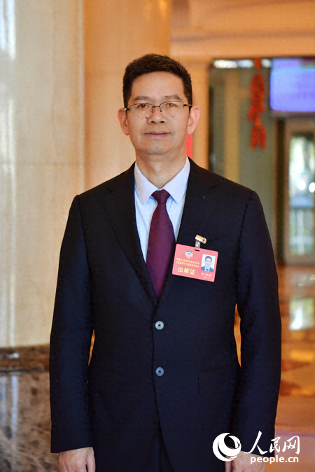 劉為權委員：以科技創(chuàng)新與智能制造賦能醫(yī)藥產業(yè)高質量發(fā)展