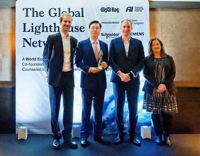 蒙牛出席WEF“燈塔工廠”頒獎(jiǎng)典禮 樹立全球乳業(yè)智能制造典范