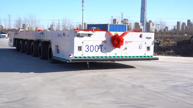 國內(nèi)首臺300噸無人駕駛AGV驚艷亮相西青！