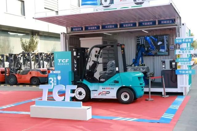 12月新品速遞 | 全向窄巷道FMR，平衡重AGV，3D視覺相機系統(tǒng)……