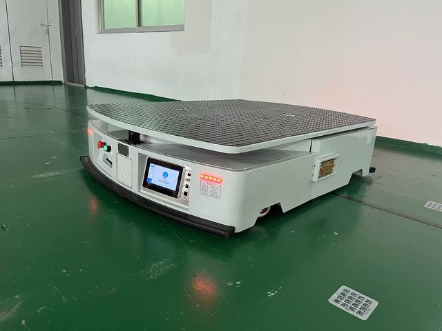 AGV搬運(yùn)車VS傳統(tǒng)搬運(yùn)？誰才是搬運(yùn)界的真王者？