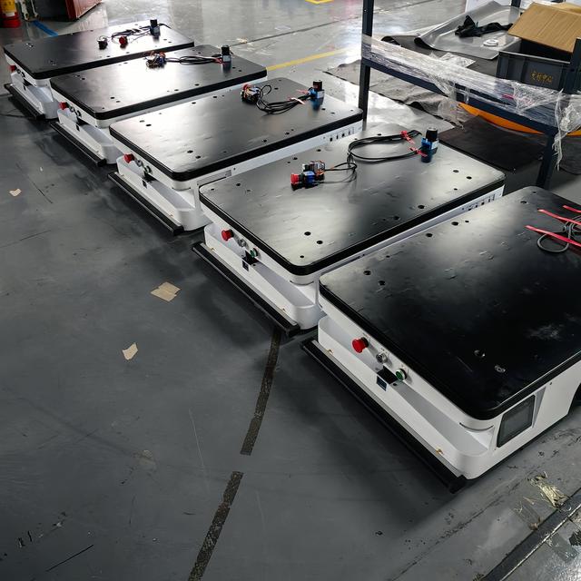 AGV小車真聰明？揭秘它不迷路、不撞墻的工作原理！