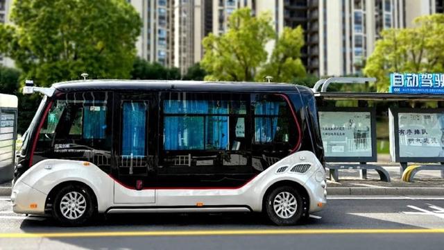 雷軍兩會建議加速落地，自動駕駛迎來新機遇