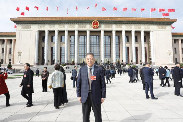 AI濫用亂象何時(shí)休？全國(guó)人大代表李世亮：期待AI全面系統(tǒng)性法案出臺(tái)