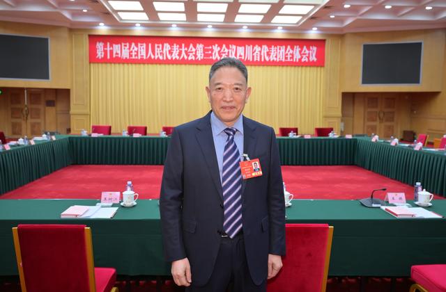 AI濫用亂象何時(shí)休？全國(guó)人大代表李世亮：期待AI全面系統(tǒng)性法案出臺(tái)