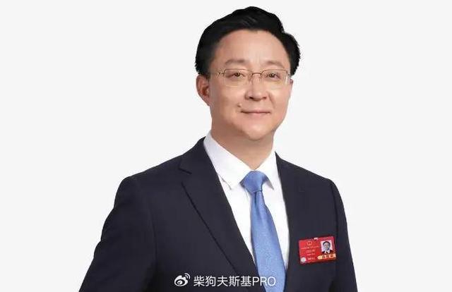 AI技術(shù)治理成兩會焦點，科技大佬都拿來了哪些提案？