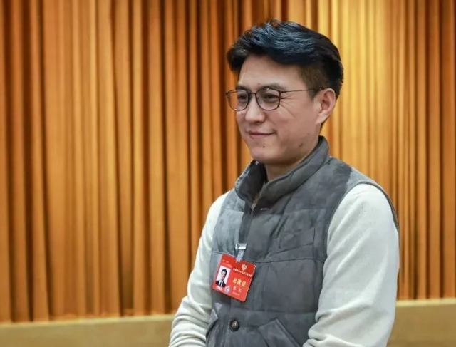 兩會好聲音丨使用AI不能局限于一問一答，應發(fā)揮人的創(chuàng)造性