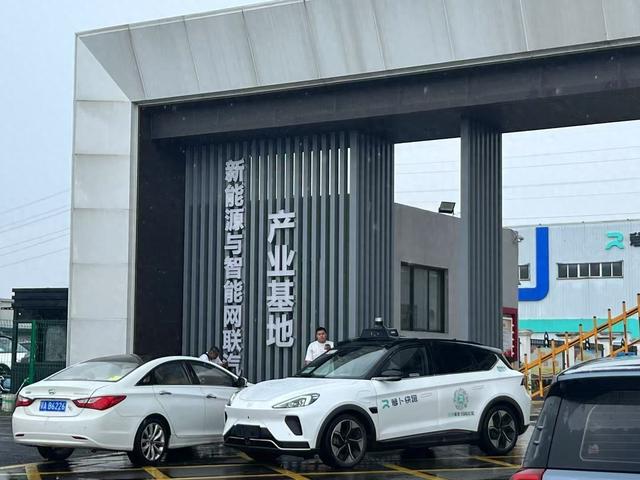 “智駕”不是“自駕”！兩會代表委員熱議自動駕駛：完善立法，加速技術(shù)落地