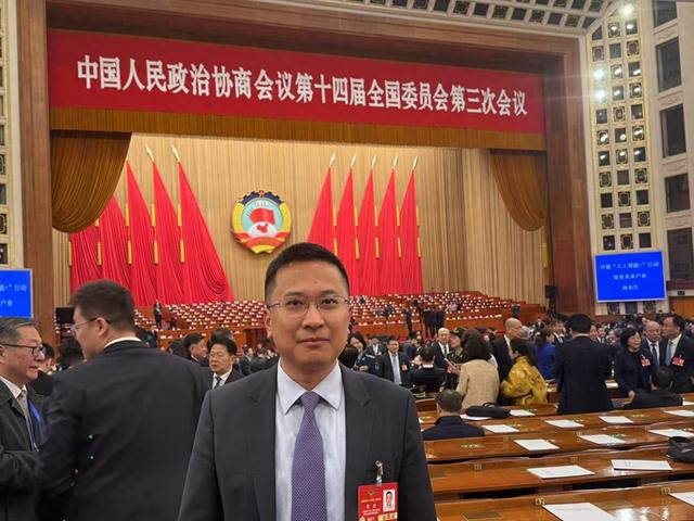 聚焦“AI焦慮”“AI幻覺”，代表委員共話人工智能