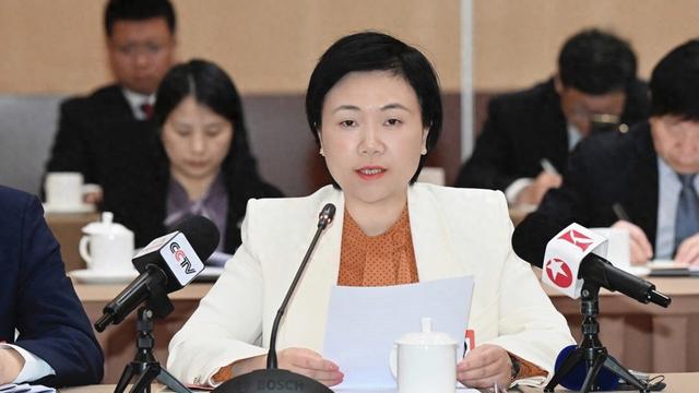 劉懿艷代表：“自動(dòng)駕駛”不是 “智能駕駛”，法律責(zé)任從駕駛者轉(zhuǎn)向車輛企業(yè)