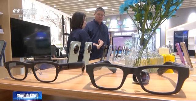 當(dāng)手機(jī)電腦都加上“AI”前綴 生活會發(fā)生什么變化……